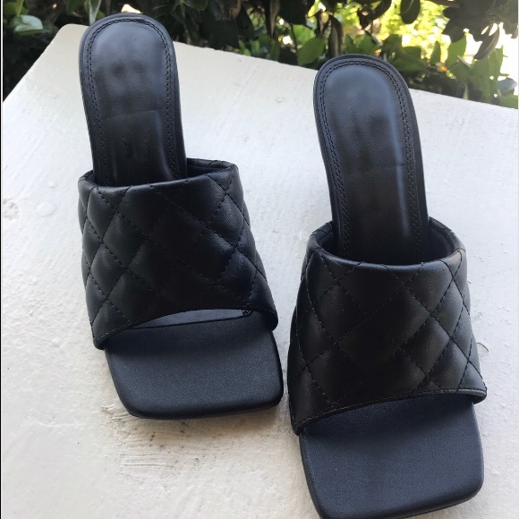 New black padded square toe 6 & 6.5 left - Picture 6 of 11